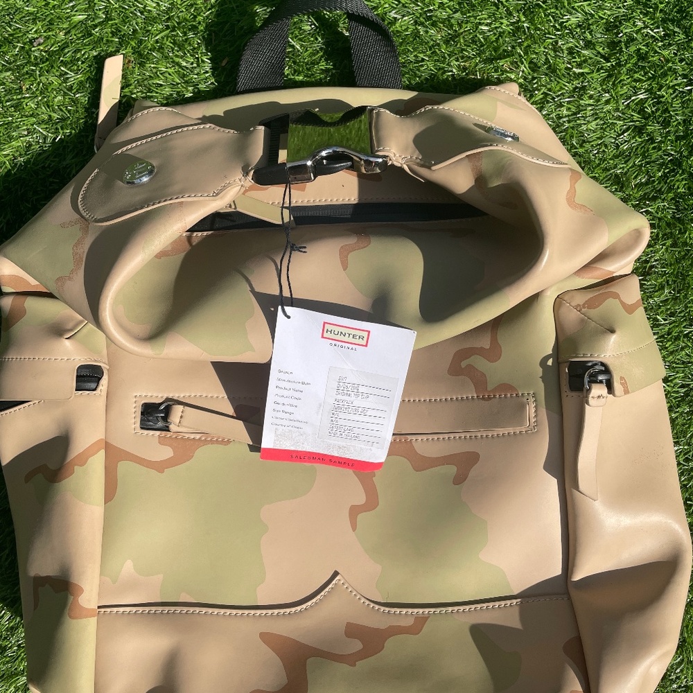 HUNTER BOOTS TOP CLIP DESERT CAMO BACKPACK